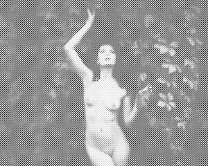 Frau in der Natur - Dottingo